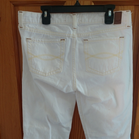 ✨3/$50 Abercrombie & Fitch White Jeans - Picture 2 of 4
